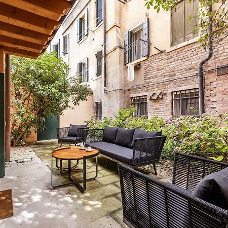 Ca' San Carlo Residence By Wonderful Italy เวนิส ภายนอก รูปภาพ