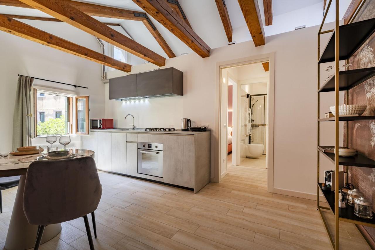 Ca' San Carlo Residence By Wonderful Italy เวนิส ภายนอก รูปภาพ